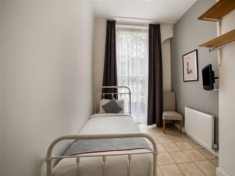 Oyo Kings Hotel London Exterior photo